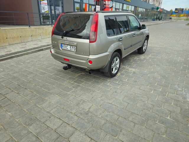 Серый Ниссан ИксТрейл, объемом двигателя 2.2 л и пробегом 320 тыс. км за 3550 $, фото 4 на Automoto.ua