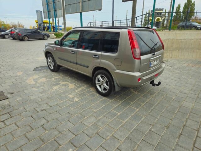 Серый Ниссан ИксТрейл, объемом двигателя 2.2 л и пробегом 320 тыс. км за 3550 $, фото 3 на Automoto.ua