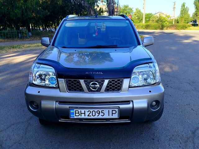 Серый Ниссан ИксТрейл, объемом двигателя 2 л и пробегом 240 тыс. км за 4200 $, фото 5 на Automoto.ua
