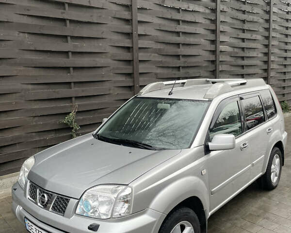 Серый Ниссан ИксТрейл, объемом двигателя 2 л и пробегом 208 тыс. км за 6600 $, фото 5 на Automoto.ua