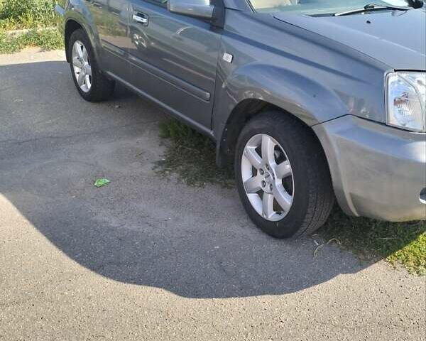 Сірий Ніссан ІксТрейл, об'ємом двигуна 2.2 л та пробігом 307 тис. км за 5700 $, фото 3 на Automoto.ua