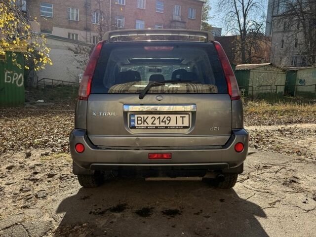 Сірий Ніссан ІксТрейл, об'ємом двигуна 2.2 л та пробігом 3 тис. км за 3850 $, фото 3 на Automoto.ua