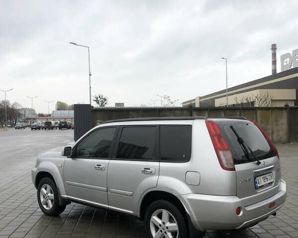 Серый Ниссан ИксТрейл, объемом двигателя 2 л и пробегом 192 тыс. км за 6600 $, фото 4 на Automoto.ua