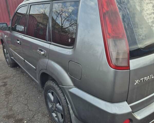 Серый Ниссан ИксТрейл, объемом двигателя 2.2 л и пробегом 383 тыс. км за 6000 $, фото 8 на Automoto.ua