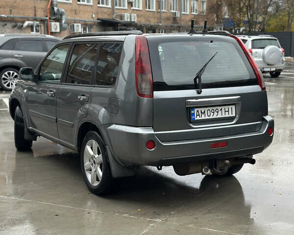 Серый Ниссан ИксТрейл, объемом двигателя 2.18 л и пробегом 308 тыс. км за 5100 $, фото 3 на Automoto.ua