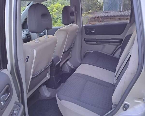 Сірий Ніссан ІксТрейл, об'ємом двигуна 2 л та пробігом 214 тис. км за 6700 $, фото 15 на Automoto.ua