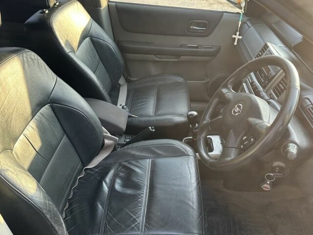 Сірий Ніссан ІксТрейл, об'ємом двигуна 2.2 л та пробігом 258 тис. км за 2800 $, фото 7 на Automoto.ua