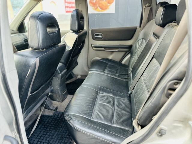 Серый Ниссан ИксТрейл, объемом двигателя 2.2 л и пробегом 280 тыс. км за 3400 $, фото 15 на Automoto.ua