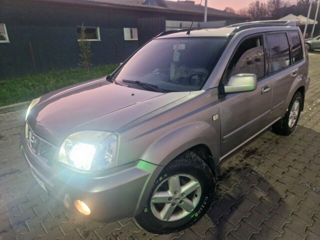 Серый Ниссан ИксТрейл, объемом двигателя 2.2 л и пробегом 238 тыс. км за 4500 $, фото 3 на Automoto.ua