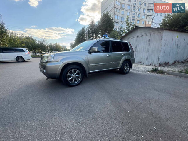Серый Ниссан ИксТрейл, объемом двигателя 2 л и пробегом 283 тыс. км за 6500 $, фото 5 на Automoto.ua