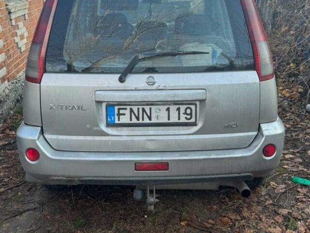 Серый Ниссан ИксТрейл, объемом двигателя 2.2 л и пробегом 350 тыс. км за 3600 $, фото 3 на Automoto.ua
