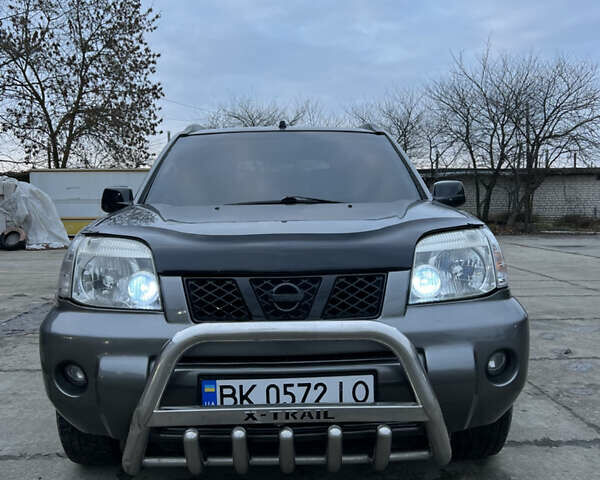 Серый Ниссан ИксТрейл, объемом двигателя 2 л и пробегом 303 тыс. км за 4699 $, фото 3 на Automoto.ua
