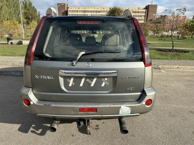 Сірий Ніссан ІксТрейл, об'ємом двигуна 2.2 л та пробігом 430 тис. км за 3467 $, фото 3 на Automoto.ua