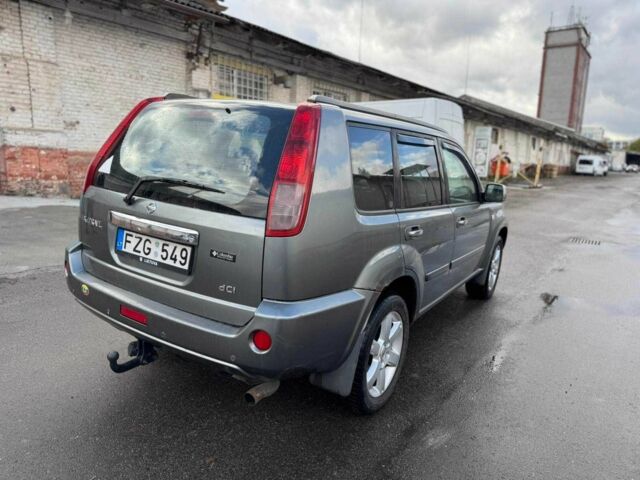 Серый Ниссан ИксТрейл, объемом двигателя 2.2 л и пробегом 292 тыс. км за 3200 $, фото 4 на Automoto.ua