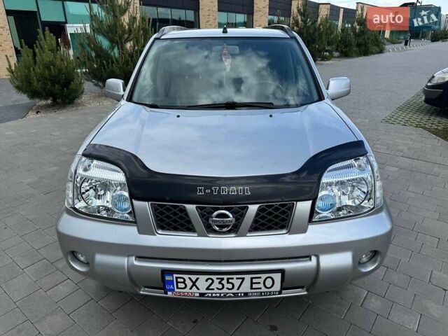Серый Ниссан ИксТрейл, объемом двигателя 2 л и пробегом 209 тыс. км за 6800 $, фото 2 на Automoto.ua