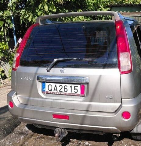 Серый Ниссан ИксТрейл, объемом двигателя 2.2 л и пробегом 380 тыс. км за 3500 $, фото 5 на Automoto.ua