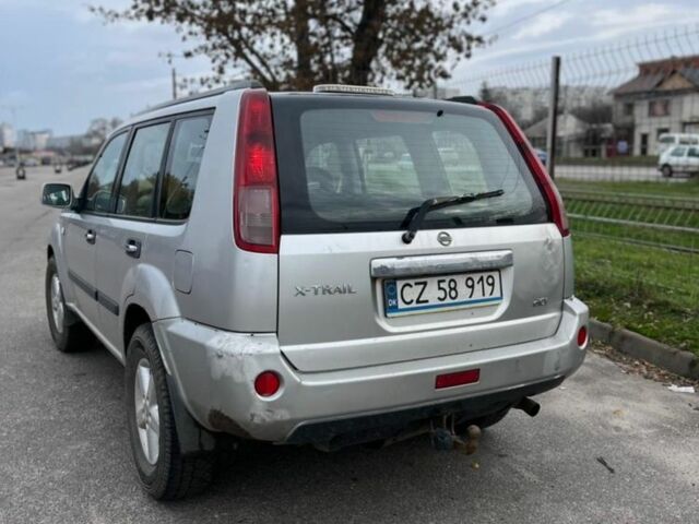 Сірий Ніссан ІксТрейл, об'ємом двигуна 2.2 л та пробігом 318 тис. км за 2500 $, фото 3 на Automoto.ua