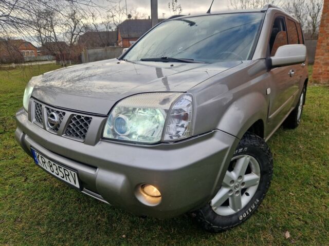 Сірий Ніссан ІксТрейл, об'ємом двигуна 2.2 л та пробігом 239 тис. км за 3900 $, фото 1 на Automoto.ua