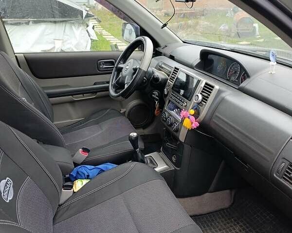 Сірий Ніссан ІксТрейл, об'ємом двигуна 2.49 л та пробігом 211 тис. км за 7500 $, фото 9 на Automoto.ua