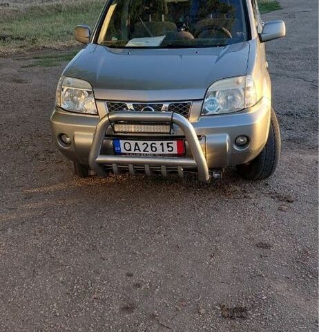 Серый Ниссан ИксТрейл, объемом двигателя 2.2 л и пробегом 380 тыс. км за 3500 $, фото 1 на Automoto.ua