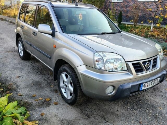 Сірий Ніссан ІксТрейл, об'ємом двигуна 1.9 л та пробігом 250 тис. км за 4300 $, фото 1 на Automoto.ua