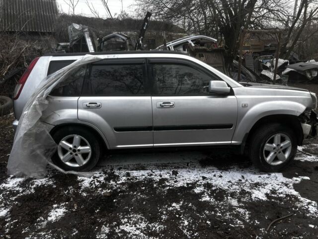 Серый Ниссан ИксТрейл, объемом двигателя 2 л и пробегом 240 тыс. км за 2500 $, фото 3 на Automoto.ua