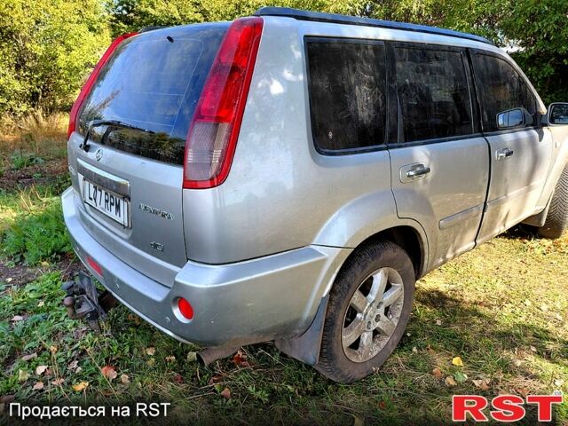 Серый Ниссан ИксТрейл, объемом двигателя 2.2 л и пробегом 179 тыс. км за 3320 $, фото 4 на Automoto.ua