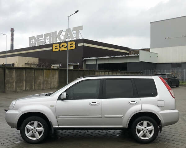 Серый Ниссан ИксТрейл, объемом двигателя 2 л и пробегом 192 тыс. км за 6600 $, фото 3 на Automoto.ua