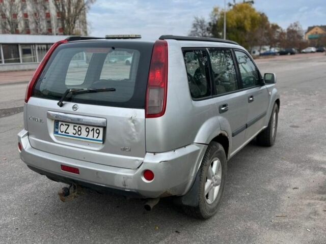 Сірий Ніссан ІксТрейл, об'ємом двигуна 2.2 л та пробігом 318 тис. км за 2500 $, фото 2 на Automoto.ua