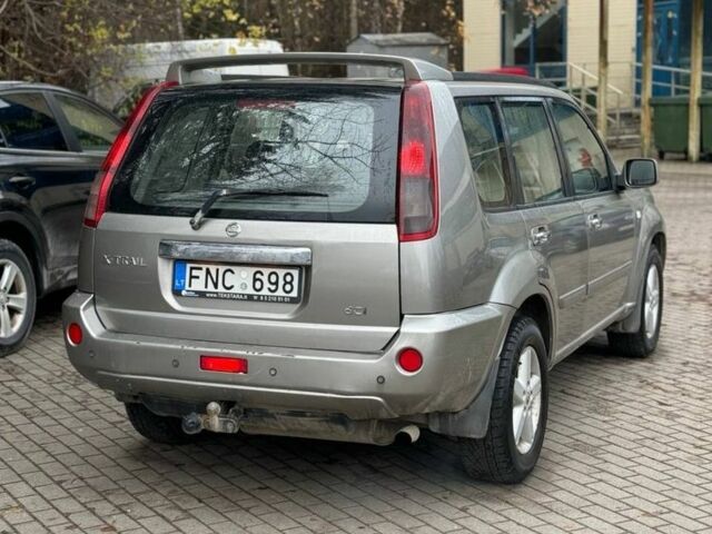 Серый Ниссан ИксТрейл, объемом двигателя 2.2 л и пробегом 191 тыс. км за 4600 $, фото 5 на Automoto.ua