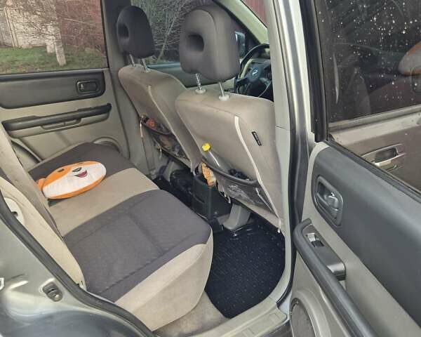 Серый Ниссан ИксТрейл, объемом двигателя 2.2 л и пробегом 383 тыс. км за 6000 $, фото 7 на Automoto.ua