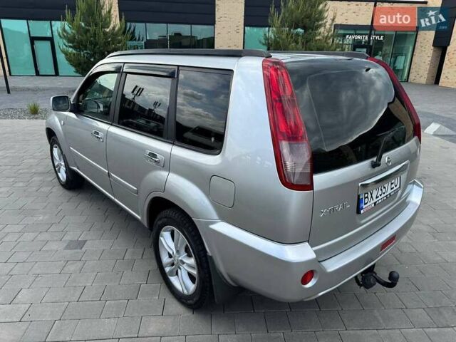 Серый Ниссан ИксТрейл, объемом двигателя 2 л и пробегом 209 тыс. км за 6800 $, фото 7 на Automoto.ua