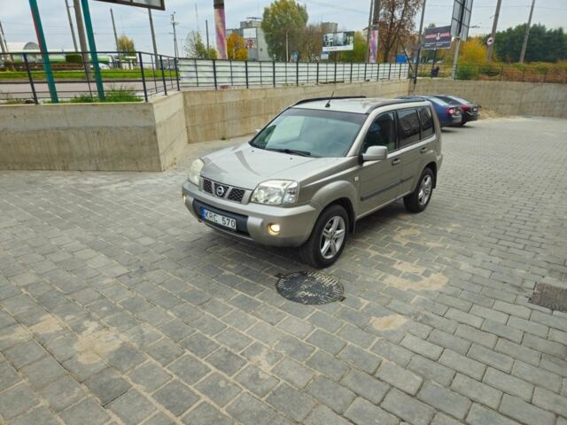 Серый Ниссан ИксТрейл, объемом двигателя 2.2 л и пробегом 320 тыс. км за 3550 $, фото 2 на Automoto.ua