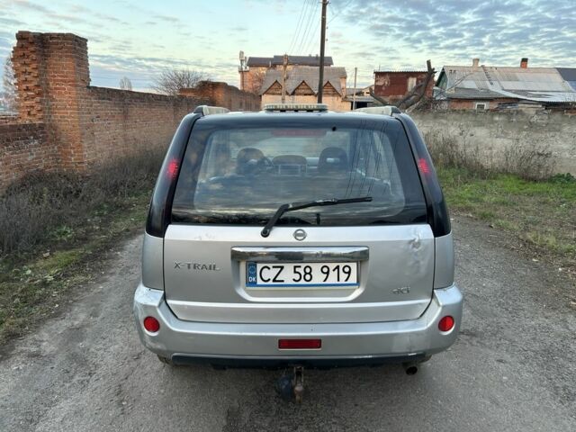 Сірий Ніссан ІксТрейл, об'ємом двигуна 2.2 л та пробігом 318 тис. км за 3300 $, фото 5 на Automoto.ua