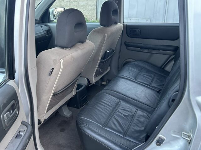 Сірий Ніссан ІксТрейл, об'ємом двигуна 2.2 л та пробігом 318 тис. км за 3300 $, фото 9 на Automoto.ua