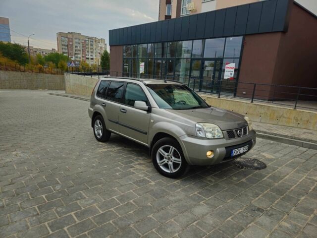 Серый Ниссан ИксТрейл, объемом двигателя 2.2 л и пробегом 320 тыс. км за 3550 $, фото 1 на Automoto.ua