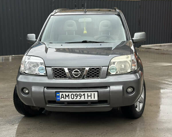 Серый Ниссан ИксТрейл, объемом двигателя 2.18 л и пробегом 308 тыс. км за 5100 $, фото 1 на Automoto.ua