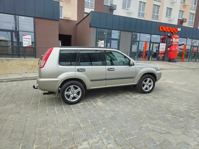 Серый Ниссан ИксТрейл, объемом двигателя 2.2 л и пробегом 320 тыс. км за 3550 $, фото 5 на Automoto.ua