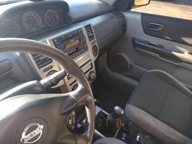 Серый Ниссан ИксТрейл, объемом двигателя 2.2 л и пробегом 286 тыс. км за 6000 $, фото 11 на Automoto.ua