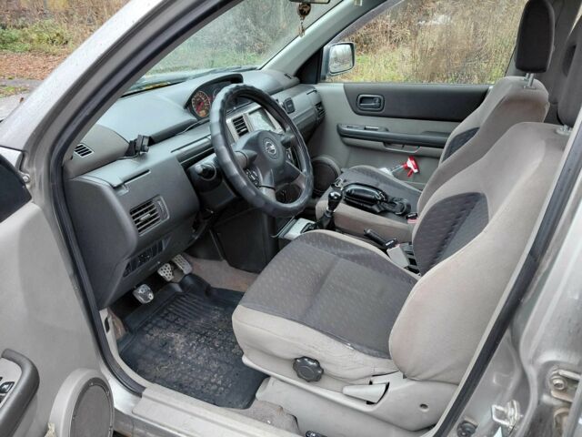 Серый Ниссан ИксТрейл, объемом двигателя 2.2 л и пробегом 485 тыс. км за 3500 $, фото 12 на Automoto.ua