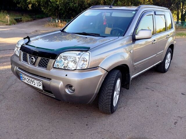 Серый Ниссан ИксТрейл, объемом двигателя 2 л и пробегом 240 тыс. км за 4200 $, фото 6 на Automoto.ua