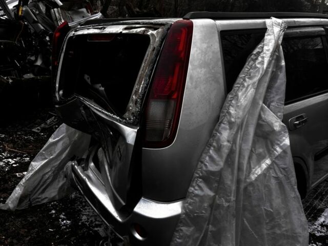 Серый Ниссан ИксТрейл, объемом двигателя 2 л и пробегом 240 тыс. км за 2500 $, фото 4 на Automoto.ua