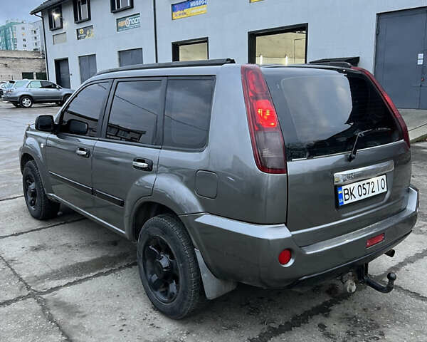 Серый Ниссан ИксТрейл, объемом двигателя 2 л и пробегом 303 тыс. км за 4699 $, фото 13 на Automoto.ua