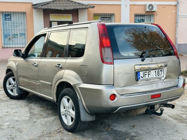 Серый Ниссан ИксТрейл, объемом двигателя 2.2 л и пробегом 280 тыс. км за 3400 $, фото 9 на Automoto.ua