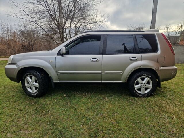 Сірий Ніссан ІксТрейл, об'ємом двигуна 2.2 л та пробігом 239 тис. км за 3900 $, фото 10 на Automoto.ua