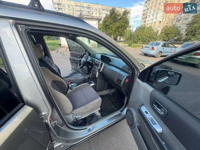 Серый Ниссан ИксТрейл, объемом двигателя 2 л и пробегом 283 тыс. км за 6500 $, фото 15 на Automoto.ua