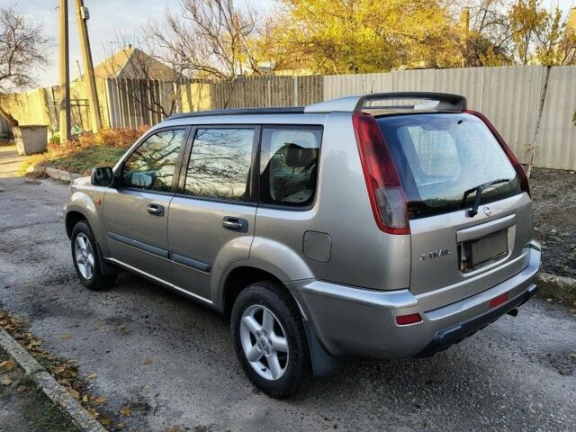 Сірий Ніссан ІксТрейл, об'ємом двигуна 1.9 л та пробігом 250 тис. км за 4300 $, фото 2 на Automoto.ua