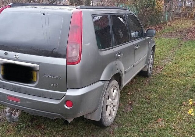 Серый Ниссан ИксТрейл, объемом двигателя 2.2 л и пробегом 200 тыс. км за 2300 $, фото 1 на Automoto.ua