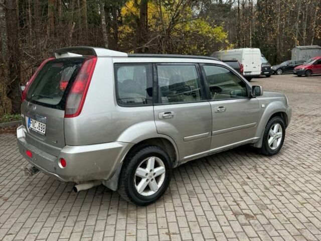 Серый Ниссан ИксТрейл, объемом двигателя 2.2 л и пробегом 191 тыс. км за 4600 $, фото 4 на Automoto.ua