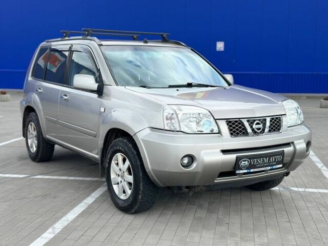 Серый Ниссан ИксТрейл, объемом двигателя 2.2 л и пробегом 230 тыс. км за 3899 $, фото 4 на Automoto.ua